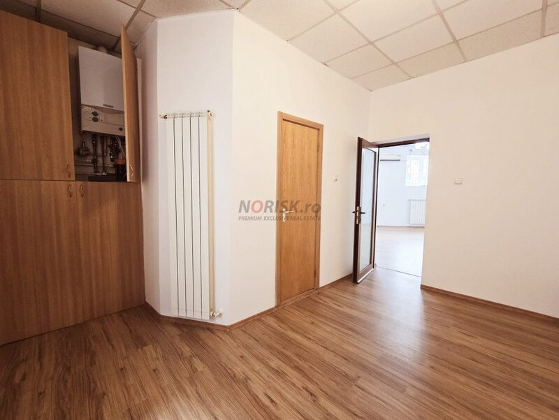 Toamnei - apartament (posibilitate duplex) in vila